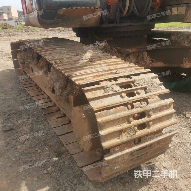 单侧履带整体(整机外观) 单侧履带整体(整机外观)