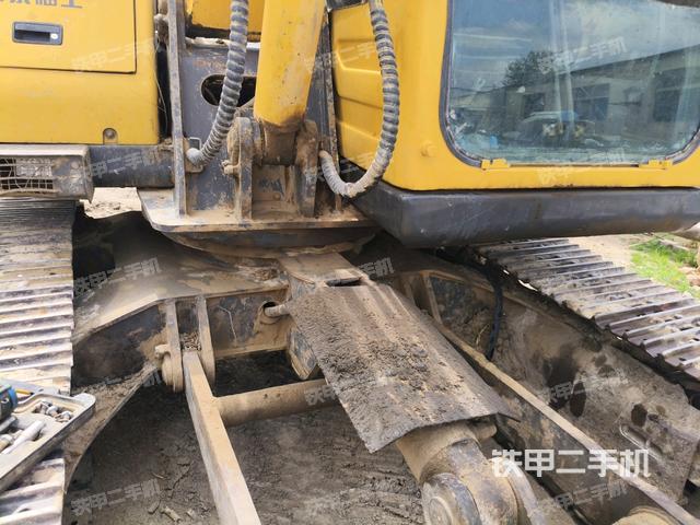 转盘和下车架正前(工作和回转装置) 转盘和下车架正前(工作和回转装置)