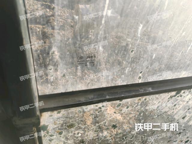 右側玻璃角標（駕駛室部分）