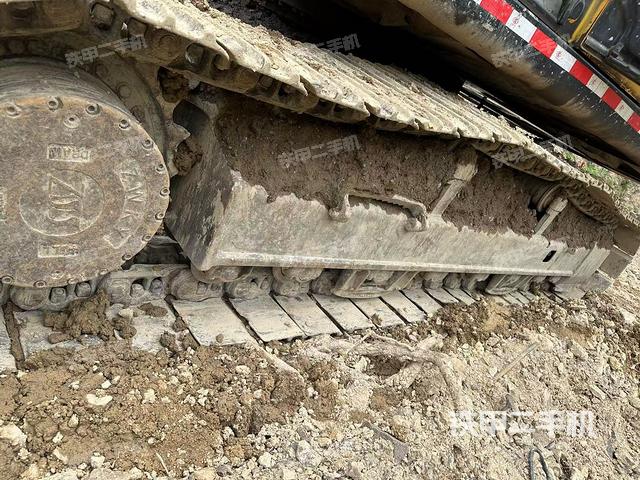 单侧履带整体(整机外观) 单侧履带整体(整机外观)