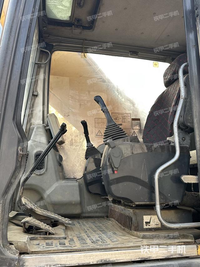 驾驶室整体(整机外观) 驾驶室整体(整机外观)