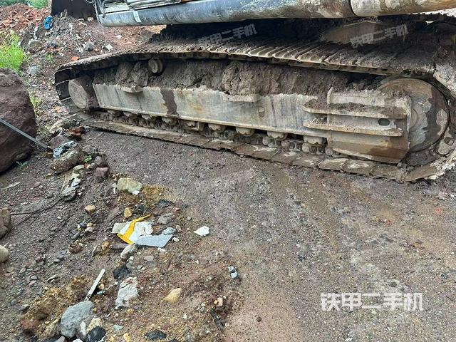 單側(cè)履帶整體(整機(jī)外觀) 單側(cè)履帶整體(整機(jī)外觀)