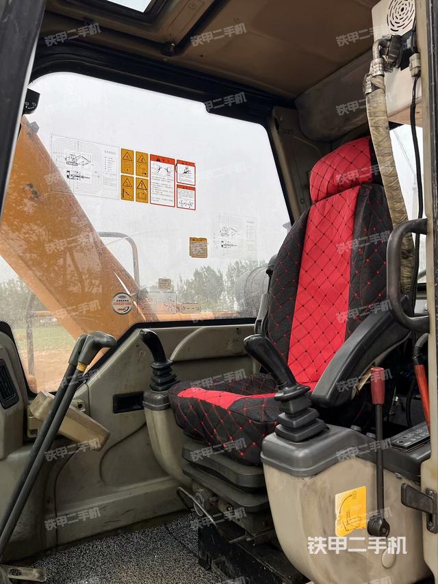 駕駛室頂部(整機外觀) 駕駛室頂部(整機外觀)