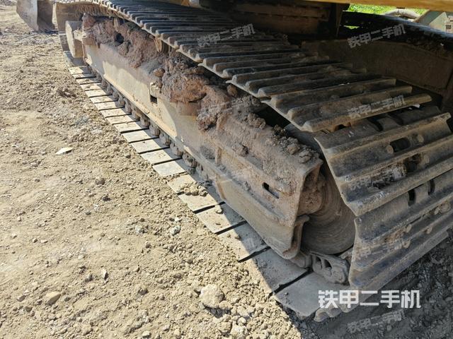 右侧履带整体(行走机构) 右侧履带整体(行走机构)