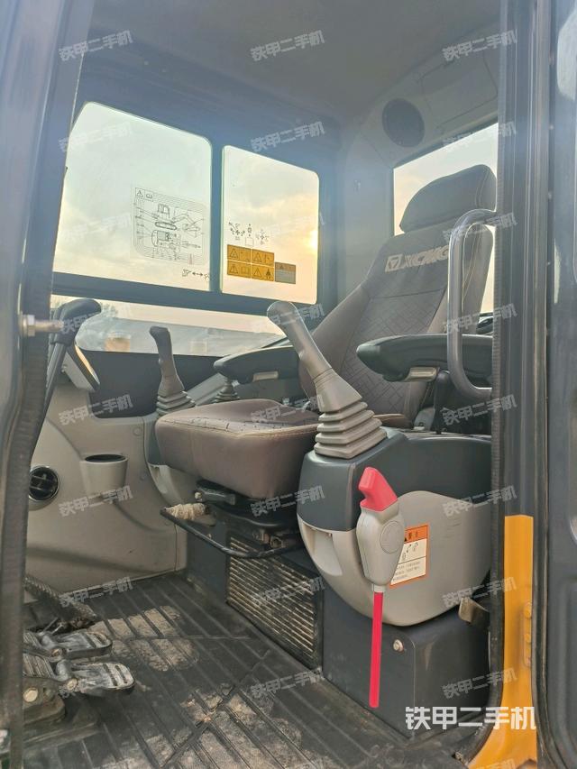 驾驶室整体(整机外观) 驾驶室整体(整机外观)