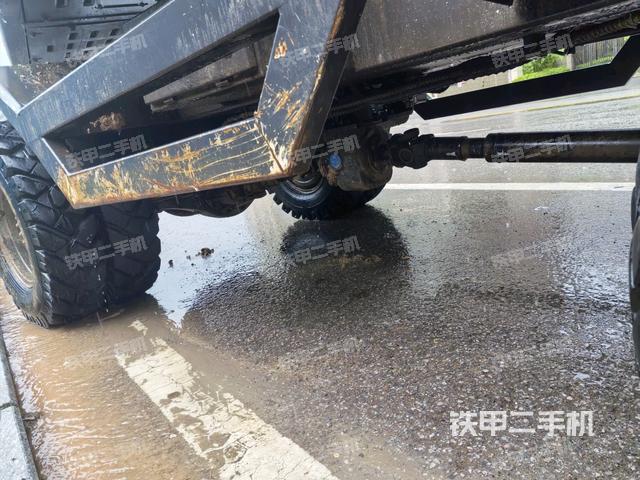 驾驶室顶部(整机外观) 驾驶室顶部(整机外观)