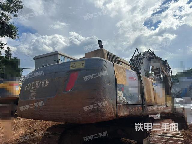 沃尔沃EC480DL挖掘机的设备实拍-第2张实拍照片