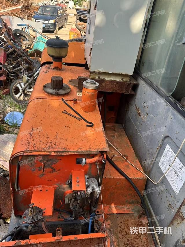 回轉(zhuǎn)馬達(dá)和主控閥(整機(jī)外觀) 回轉(zhuǎn)馬達(dá)和主控閥(整機(jī)外觀)