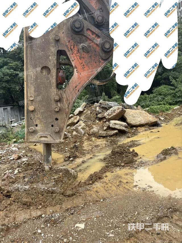 小臂整體左后(工作和回轉(zhuǎn)裝置) 小臂整體左后(工作和回轉(zhuǎn)裝置)