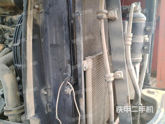 回轉(zhuǎn)馬達(dá)和主控閥(整機(jī)外觀) 回轉(zhuǎn)馬達(dá)和主控閥(整機(jī)外觀)
