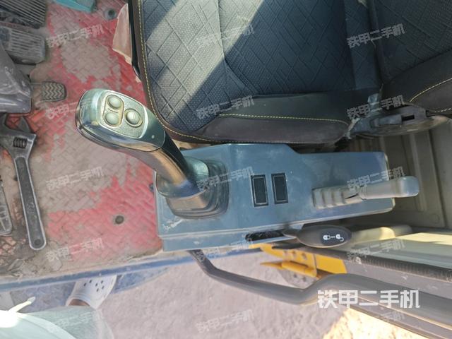 座椅左側控制臺/音響/含左手柄(駕駛室部分) 座椅左側控制臺/音響/含左手柄(駕駛室部分)