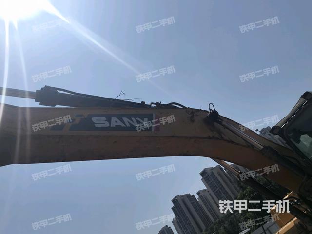 大臂油缸整体 竖拍(工作和回转装置) 大臂油缸整体 竖拍(工作和回转装置)