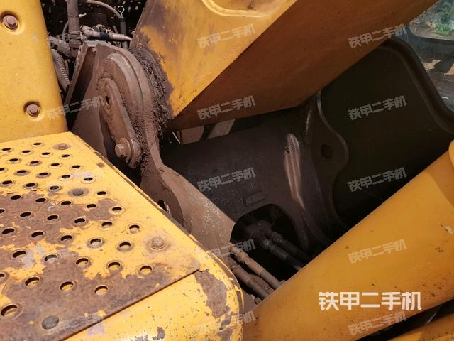 大臂根部 斜视(工作和回转装置) 大臂根部 斜视(工作和回转装置)