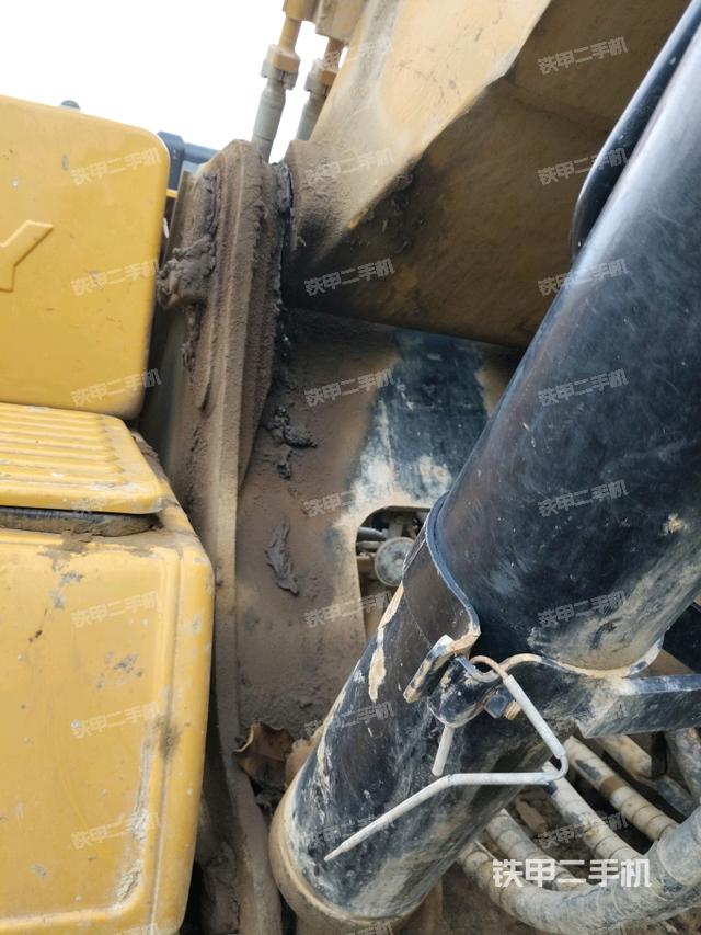 大臂根部 斜视(工作和回转装置) 大臂根部 斜视(工作和回转装置)