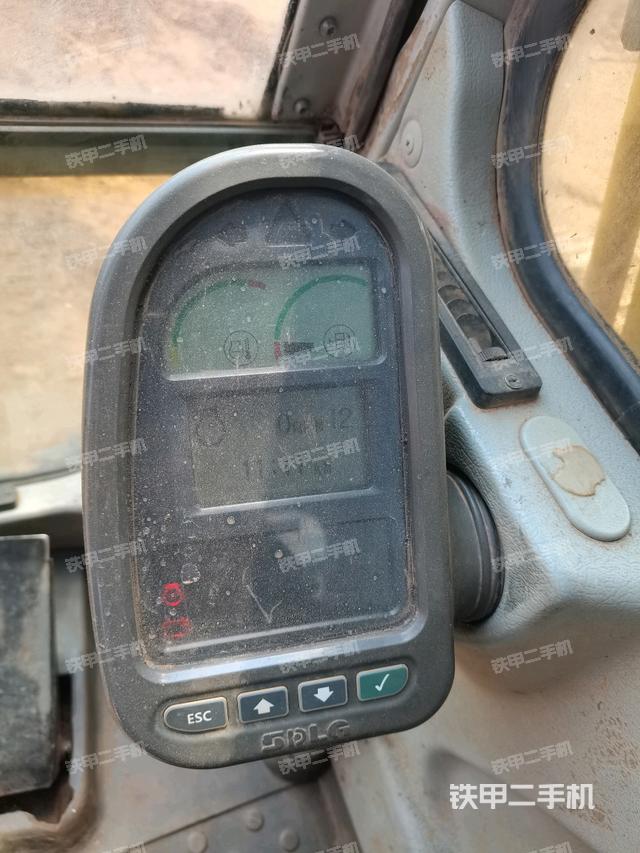 显示屏 (驾驶室部分) 显示屏 (驾驶室部分)