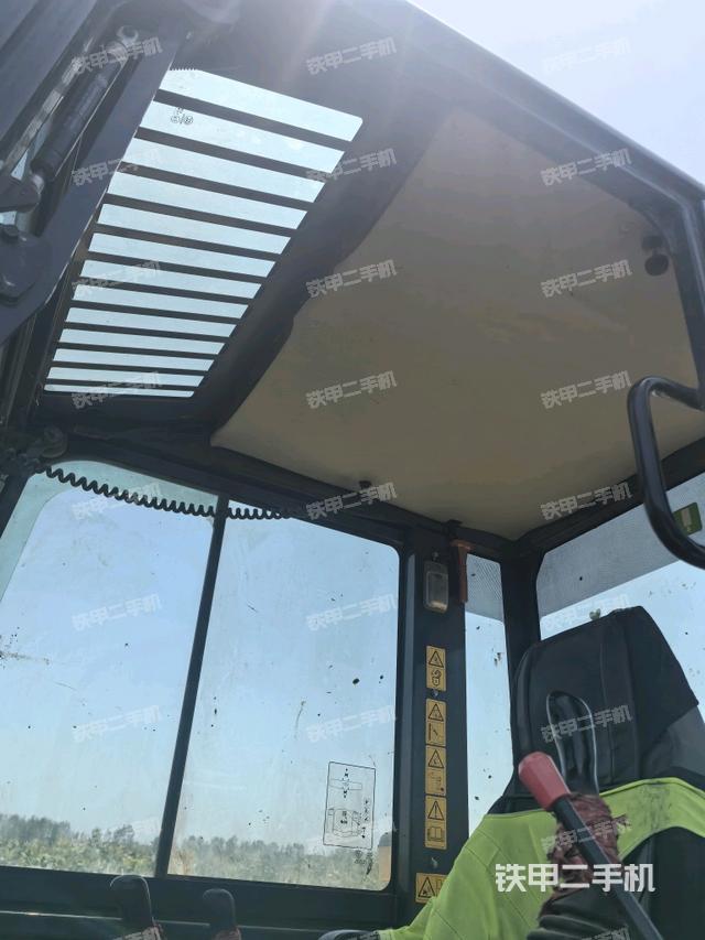 頂棚整體(駕駛室部分) 頂棚整體(駕駛室部分)