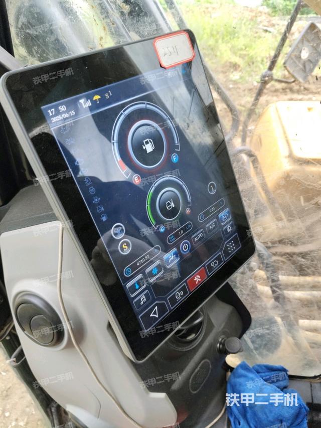 显示屏 (驾驶室部分) 显示屏 (驾驶室部分)