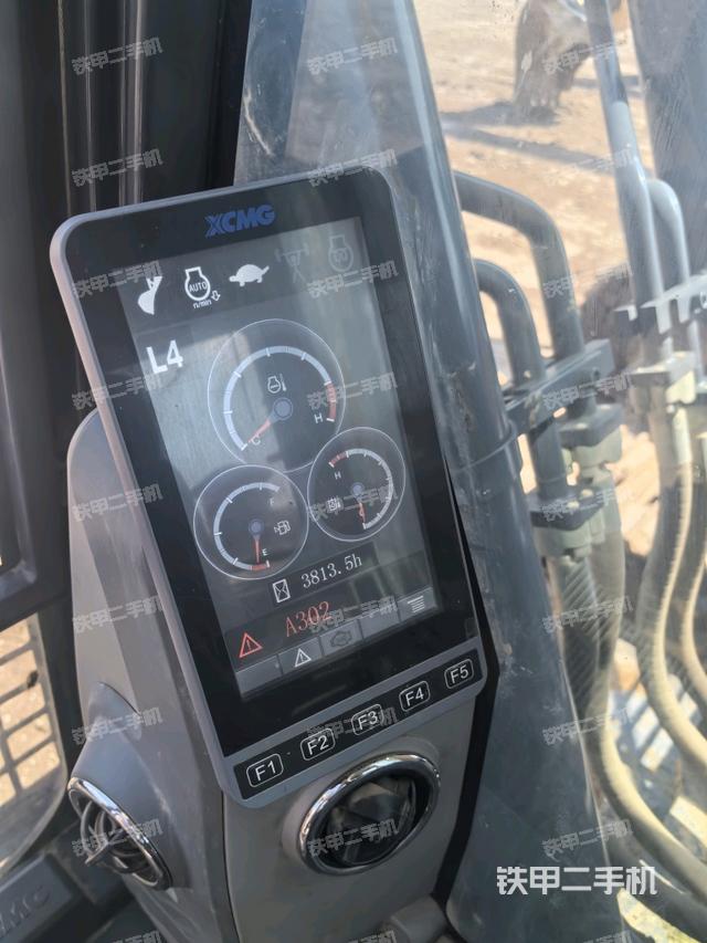 显示屏 (驾驶室部分) 显示屏 (驾驶室部分)