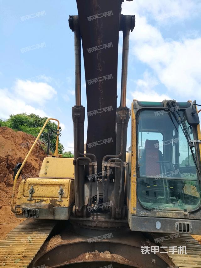 大臂油缸整體?豎拍(工作和回轉(zhuǎn)裝置) 大臂油缸整體?豎拍(工作和回轉(zhuǎn)裝置)