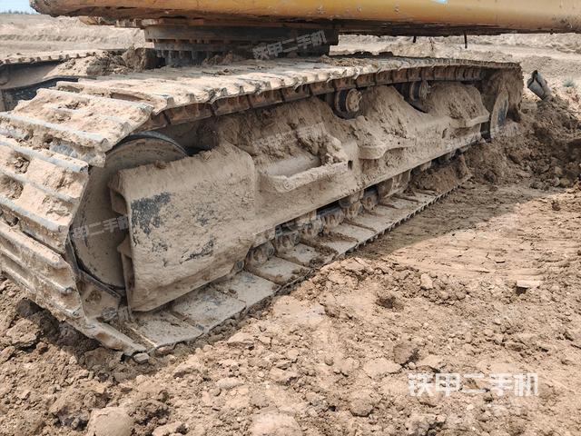 单侧履带整体(整机外观) 单侧履带整体(整机外观)