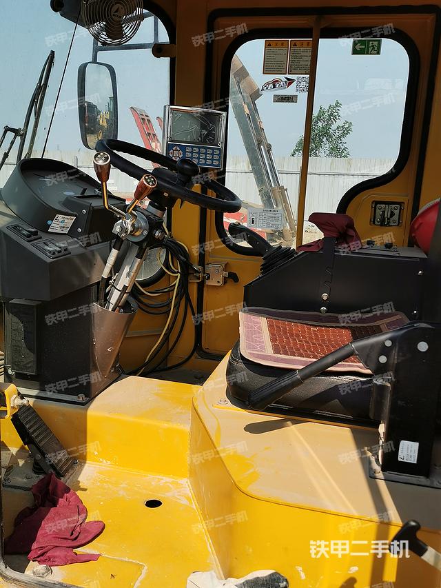 驾驶室工作台(整机外观及大件) 驾驶室工作台(整机外观及大件)