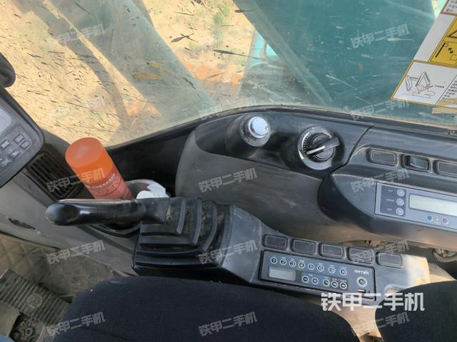 座椅左側(cè)控制臺(tái)/音響/含左手柄(駕駛室部分) 座椅左側(cè)控制臺(tái)/音響/含左手柄(駕駛室部分)