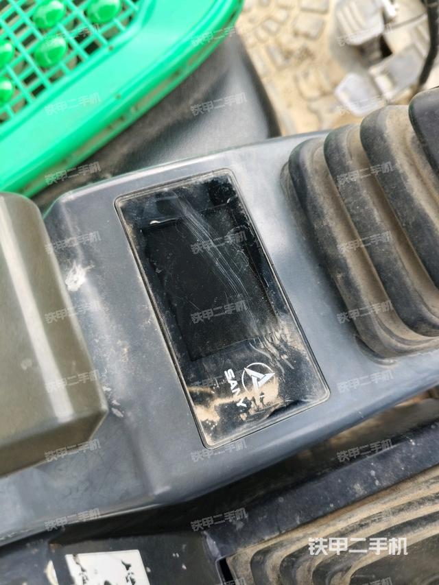 显示屏 (驾驶室部分) 显示屏 (驾驶室部分)