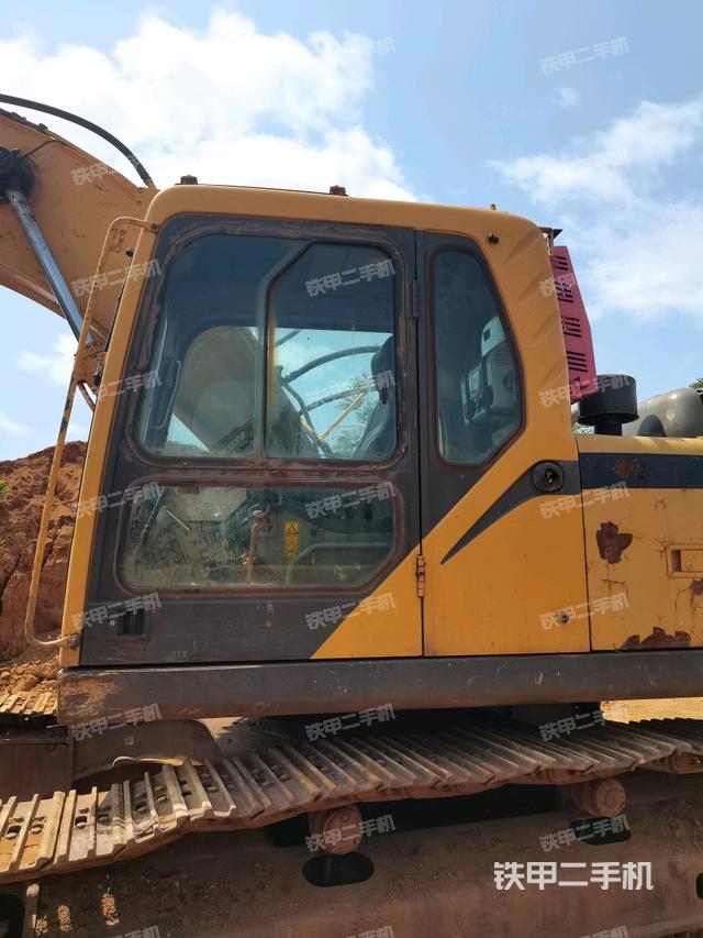 驾驶室左后45度(驾驶室部分) 驾驶室左后45度(驾驶室部分)