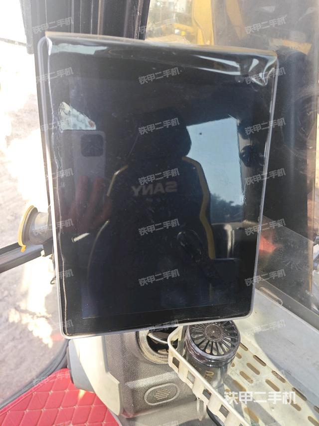 显示屏 (驾驶室部分) 显示屏 (驾驶室部分)