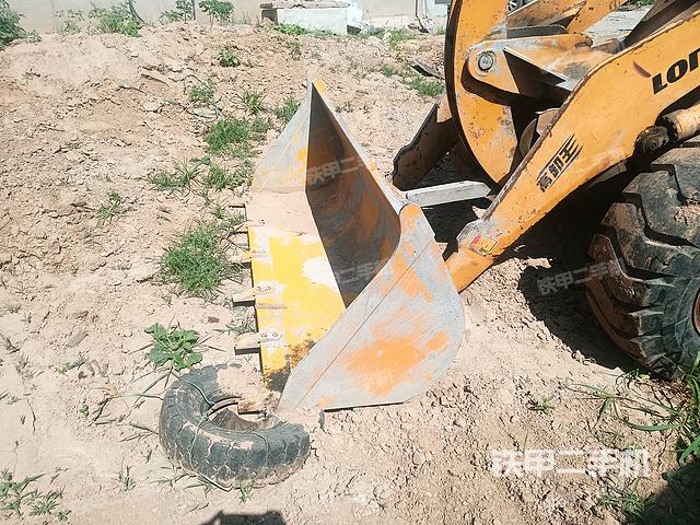 工作裝置整體(整機(jī)外觀及大件) 工作裝置整體(整機(jī)外觀及大件)