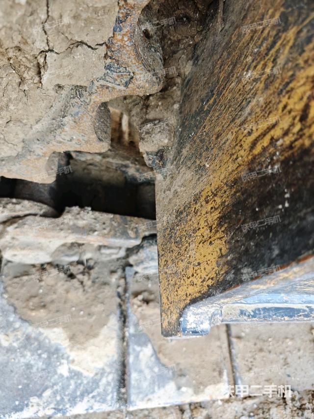 右导向轮(行走机构) 右导向轮(行走机构)