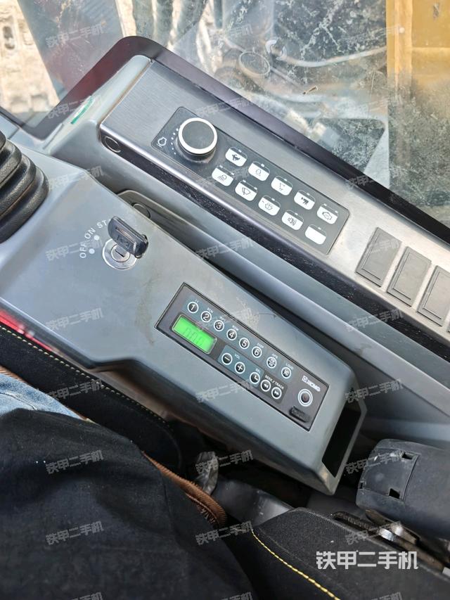 座椅后部(驾驶室部分) 座椅后部(驾驶室部分)