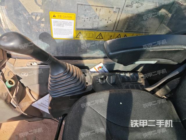 座椅右側(cè)控制臺/鑰匙門/油門/含右手柄(駕駛室部分) 座椅右側(cè)控制臺/鑰匙門/油門/含右手柄(駕駛室部分)