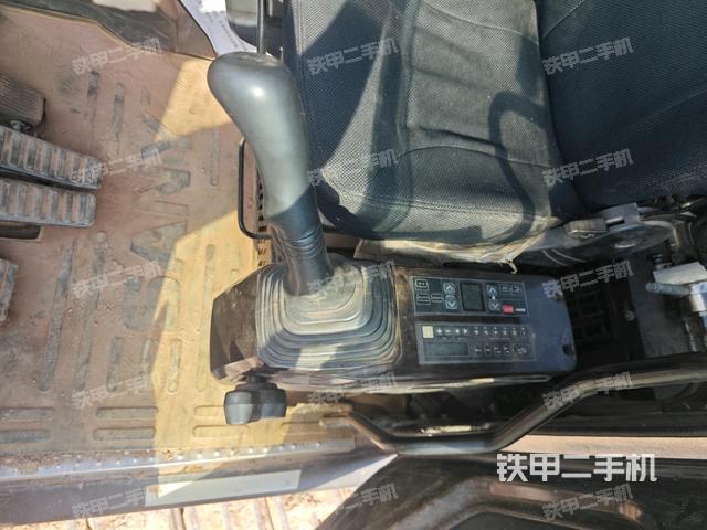 座椅左側(cè)控制臺/音響/含左手柄(駕駛室部分) 座椅左側(cè)控制臺/音響/含左手柄(駕駛室部分)