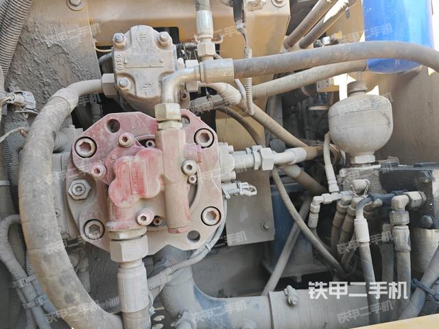 液壓泵斜45?右(大件艙室) 液壓泵斜45?右(大件艙室)