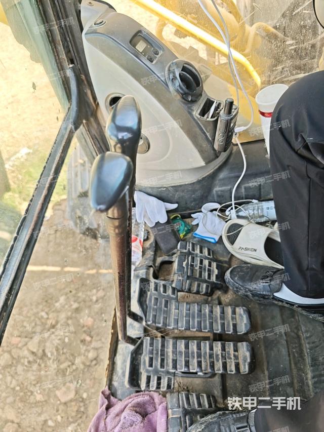 驾驶室整体(整机外观) 驾驶室整体(整机外观)