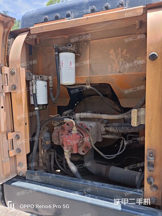 液压泵舱室正面整体（整机外观）