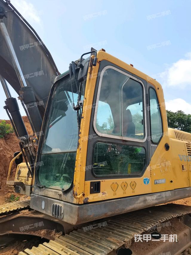 駕駛室左前45度(駕駛室部分) 駕駛室左前45度(駕駛室部分)