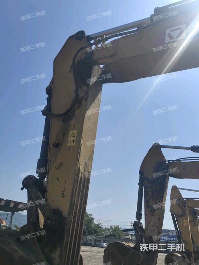 大臂整体 右侧(工作和回转装置) 大臂整体 右侧(工作和回转装置)