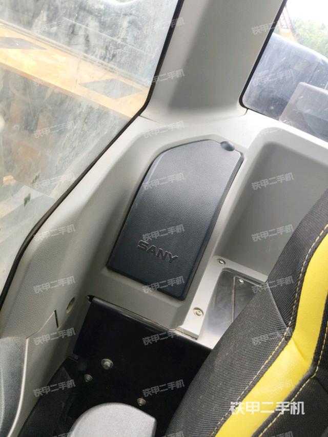 后窗玻璃角标(驾驶室部分) 后窗玻璃角标(驾驶室部分)