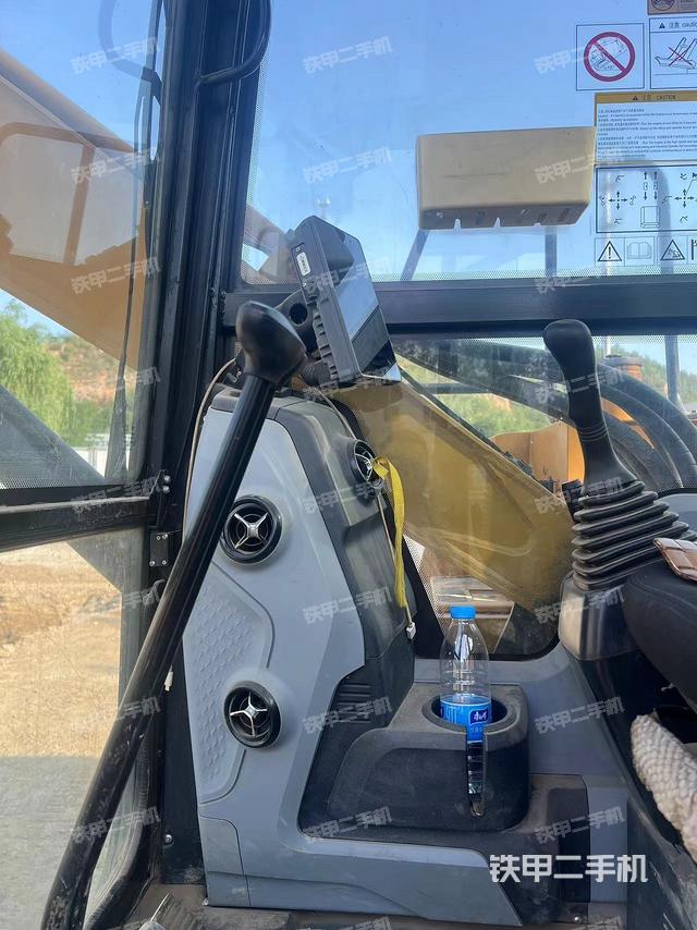 驾驶室整体(整机外观) 驾驶室整体(整机外观)