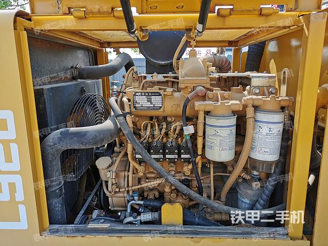 发动机左侧(整机外观及大件) 发动机左侧(整机外观及大件)