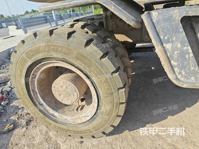 左導向輪(行走機構) 左導向輪(行走機構)