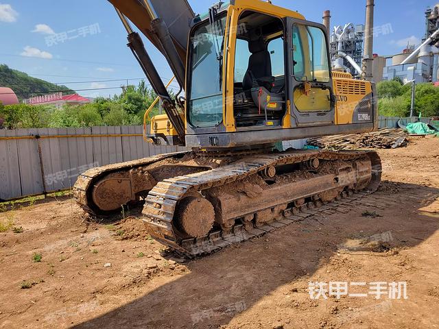 驾驶室整体(整机外观) 驾驶室整体(整机外观)