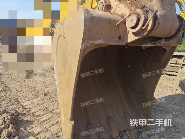 鏟斗右后整體(工作和回轉(zhuǎn)裝置) 鏟斗右后整體(工作和回轉(zhuǎn)裝置)