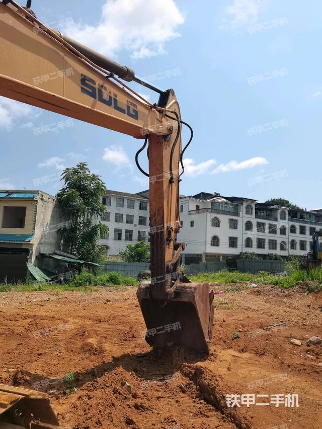 小臂整体右前(工作和回转装置) 小臂整体右前(工作和回转装置)