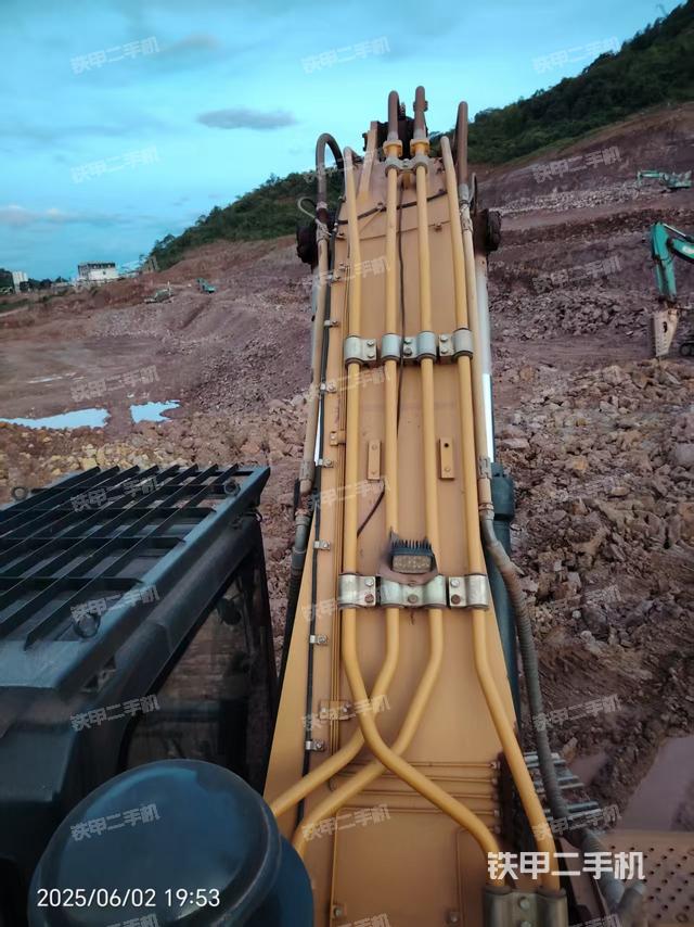 大臂背部俯视(工作和回转装置) 大臂背部俯视(工作和回转装置)