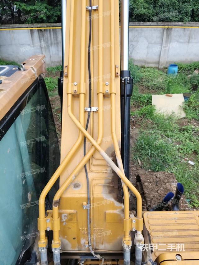 大臂背部俯视(工作和回转装置) 大臂背部俯视(工作和回转装置)