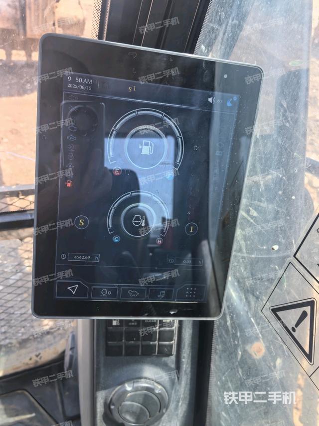 显示屏 (驾驶室部分) 显示屏 (驾驶室部分)