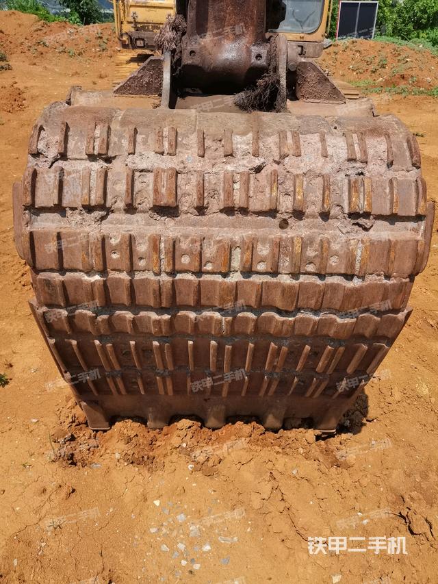 铲斗右后整体(工作和回转装置) 铲斗右后整体(工作和回转装置)